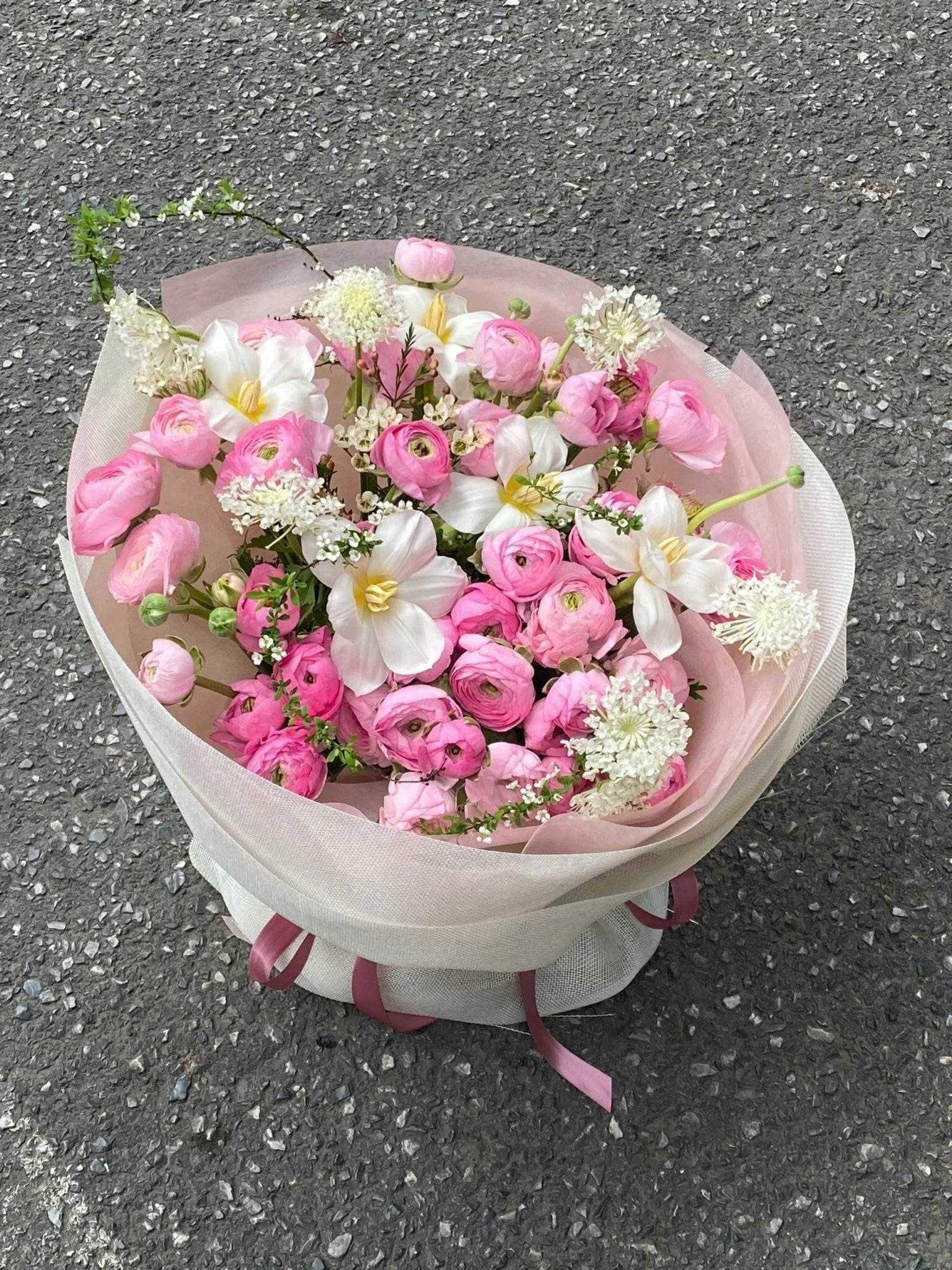 Hoa Hồng Nhập Khẩu Giá Bao Nhiêu 2026 – Bảng Giá Chi Tiết Tại Hoa Lang Thang