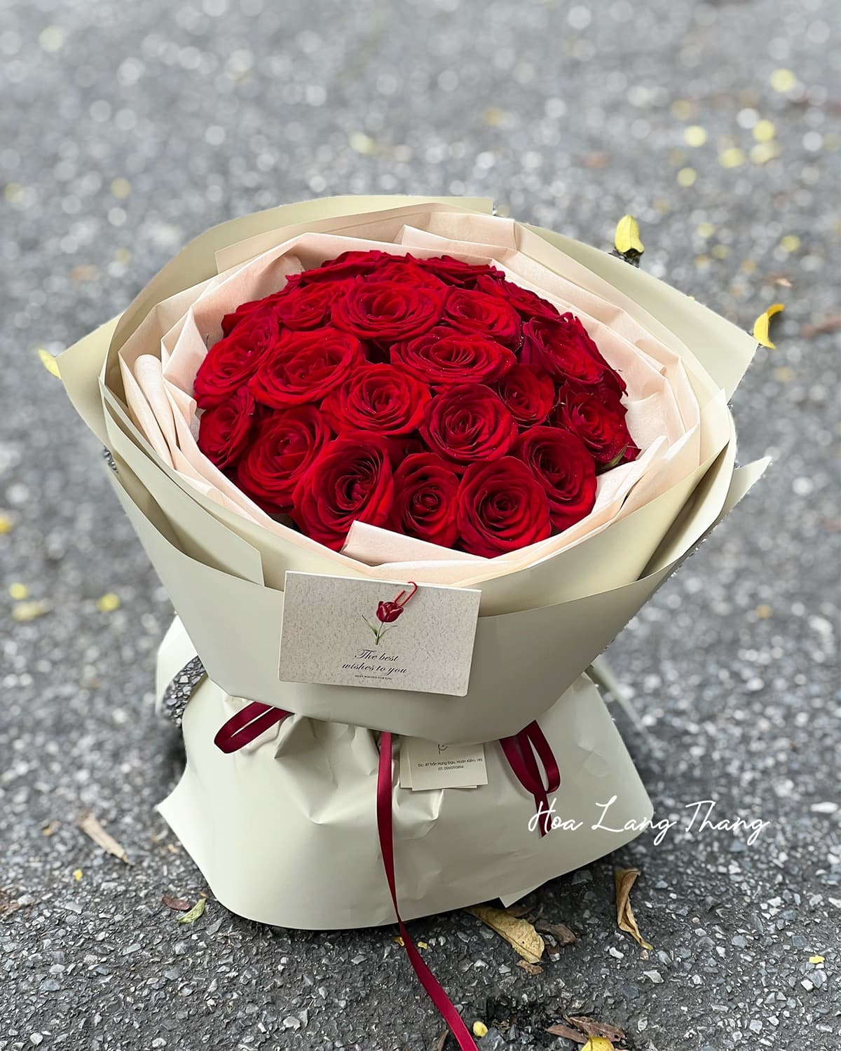 Hoa Trang Trí Trung Tâm Hội Nghị – Nâng Tầm Không Gian Sang Trọng Với Hoa Lang Thang